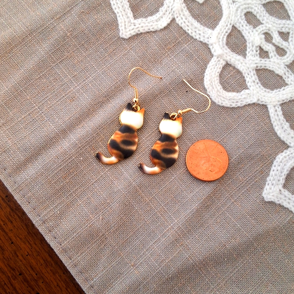 💥SALE💥Tiger Striped Cat NEW Dangle Earrings - Picture 2 of 4
